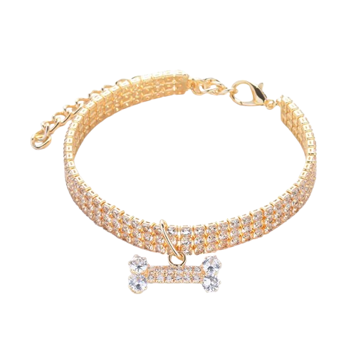Collier pour chiens avec strass doré et pendentif OS. Confortable, convient aux petits chiens, chihuahuas, ou aux chats. Vendu dans la boutique « Mon Petit Chihuahua »