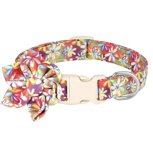 Collier pour Chihuahua en tissu colorรฉ avec motifs fleurs. Tendance, pour offrir confort et sรฉcuritรฉ ร votre petit chien ou chat