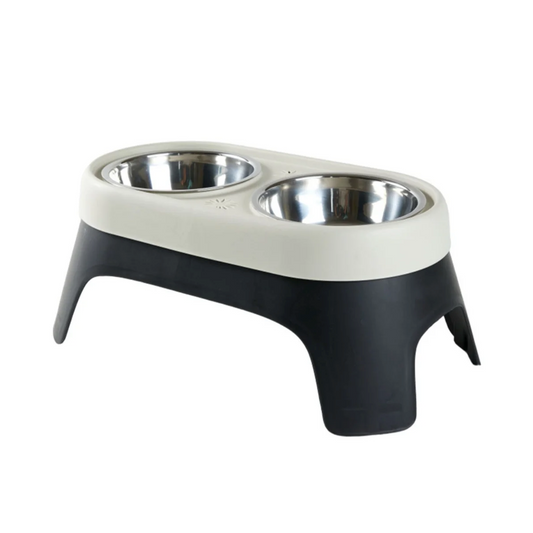 Gamelle double compartiment, surélevée, avec des bols en inox. Support en plastique résistant. Adaptée à tous les petits chiens et les chats. Vendue sur la boutique Mon Petit Chihuahua. Couleur blanc et noir