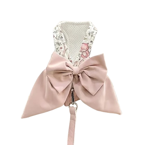 Harnais pour chiens avec un grand noeud papillon rose dans le dos. Vendu avec sa Laisse assortie. Confortable, convient aux petits chiens, chihuahuas, ou aux chats. Vendu dans la boutique « Mon Petit Chihuahua »
