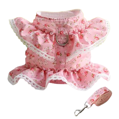 Harnais en forme de robe rose pour chiens. Vendu avec sa Laisse assortie. Confortable, convient aux petits chiens, chihuahuas, ou aux chats. Vendu dans la boutique « Mon Petit Chihuahua »