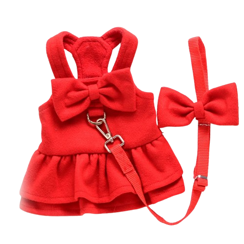 Harnais pour chiens en forme de Robe rouge avec sa laisse assortie. Confortable, convient aux petits chiens, chihuahuas, ou aux chats. Vendu dans la boutique « Mon Petit Chihuahua »