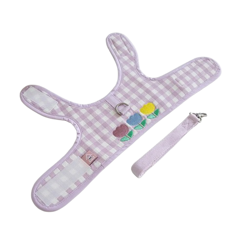 Harnais pour chiens violet ร carreaux avec motifs fleurs. Vendu avec sa Laisse assortie. Confortable, convient aux petits chiens, chihuahuas, ou aux chats. Vendu dans la boutique ยซย Mon Petit Chihuahuaย ยป