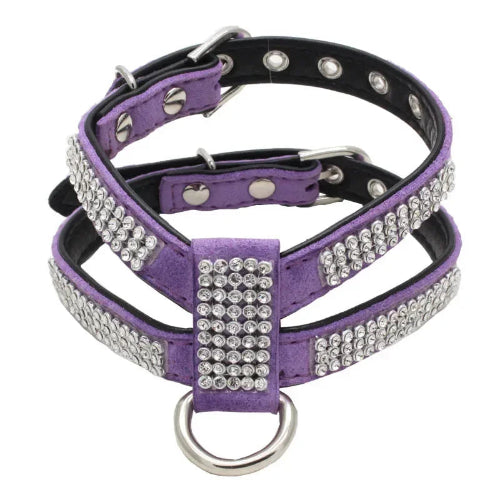 Harnais brillant violet avec strass pour chiens. Confortable, convient aux petits chiens, chihuahuas, ou aux chats. Vendu dans la boutique « Mon Petit Chihuahua »