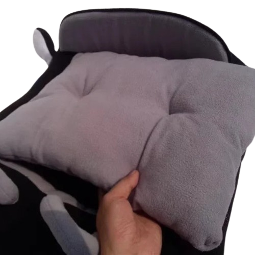 Niche pour Chihuahua en forme de voiture Mercedes noire β Confort maximal, parfait pour les petits chiens ou chats - vue du coussin