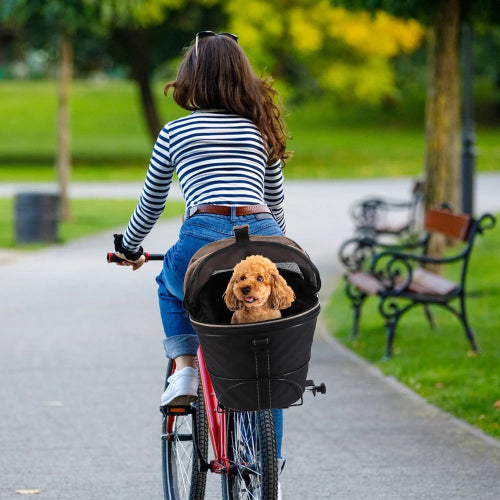 Panier vélo pour petits chiens. Se fixe sur le porte bagages de manière sécurisée. Imperméable, permet de transporter votre chien sur votre vélo. Se porte aussi en bandoulière. Vendu sur la boutique Mon Petit Chihuahua. Convient aussi aux chats.