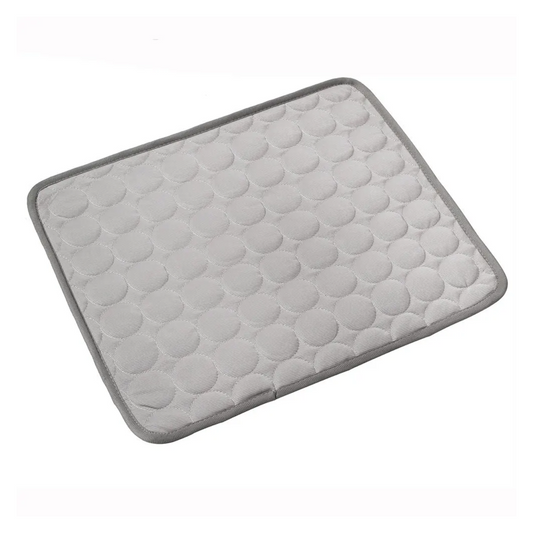 Tapis rafraîchissant pour les petits chiens. Couleur Gris. Pratique pour les chaleurs, convient aux petits chiens, chihuahuas, ou aux chats. Vendu dans la boutique « Mon Petit Chihuahua »