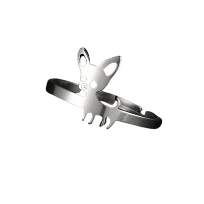 Bijoux Chihuahua : bague ajustable en argent, style alliance, motif chihuahua en relief, parfait pour les amoureux des petits chiens - vue de face