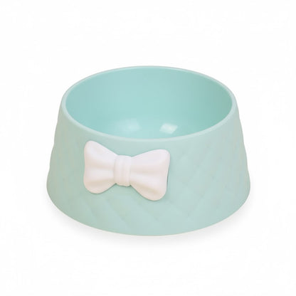 Gamelle pour Chien en plastique avec noeud papillon en relief. Gamelle adaptée aux petits chiens et aux chats. Vendue sur la boutique Mon Petit Chihuahua. Couleur vert