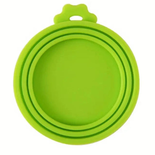 Couvercles en silicone de couleur vert pour mettre sur des boites de conserve ouvertes. Adaptée à tous les petits chiens et les chats. Vendue sur la boutique Mon Petit Chihuahua.
