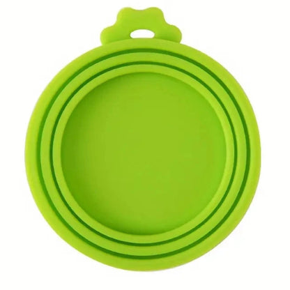 Couvercles en silicone de couleur vert pour mettre sur des boites de conserve ouvertes. Adaptée à tous les petits chiens et les chats. Vendue sur la boutique Mon Petit Chihuahua.
