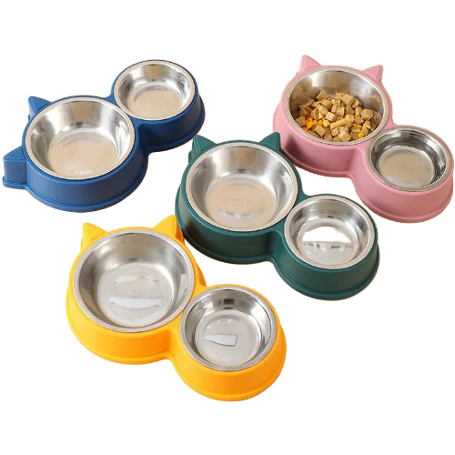 Gamelle double avec deux bols de différents tailles pour les croquettes et l’eau. Convient à tous les petits chiens et les chats. Vendue sur la boutique Mon Petit Chihuahua. Vue des quatre couleurs disponibles.