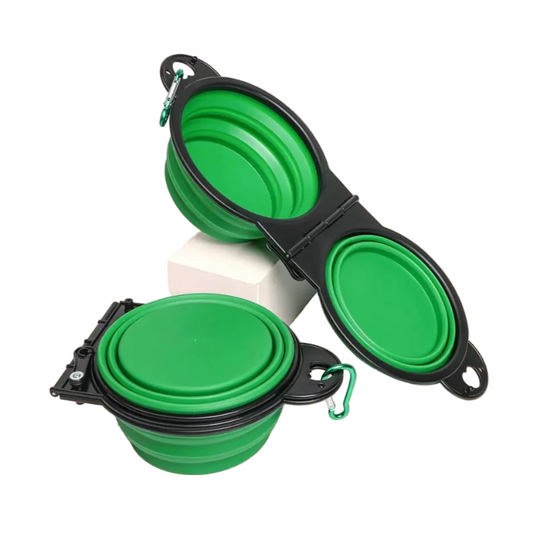 Gamelle double de voyage, pliable en silicone. Adaptée aux promenades. Convient à tous les petits chiens et les chats. Vendue sur la boutique Mon Petit Chihuahua. Couleur verte