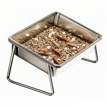 Grand bac en inox sur support incliné. Gamelle adaptée à tous les petits chiens et les chats. Vendue sur la boutique Mon Petit Chihuahua. Vue avec de la nourriture