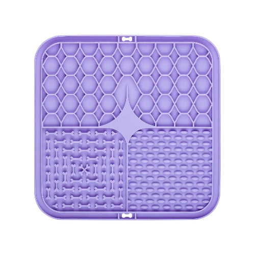 Tapis anti gloutons carré de couleur violette. Adaptée à tous les petits chiens et les chats. Vendue sur la boutique Mon Petit Chihuahua.
