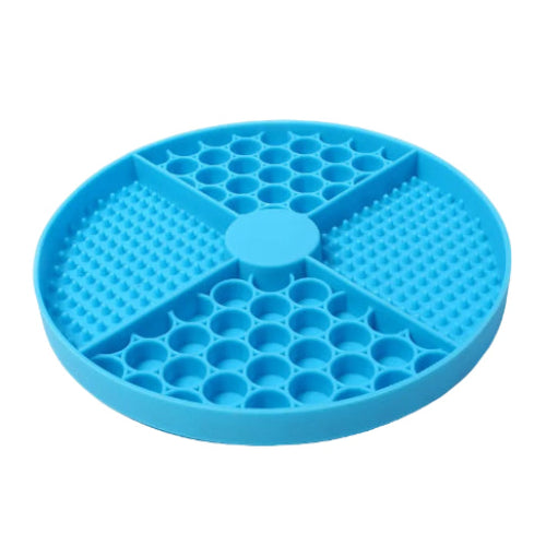Tapis de léchage rond en silicone pour les croquettes ou les pâtés. Convient à tous les petits chiens et les chats. Vendue sur la boutique Mon Petit Chihuahua. Couleur bleu