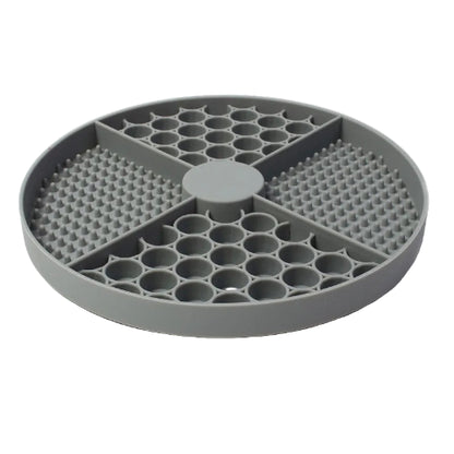 Tapis de léchage rond en silicone pour les croquettes ou les pâtés. Convient à tous les petits chiens et les chats. Vendue sur la boutique Mon Petit Chihuahua. Couleur gris