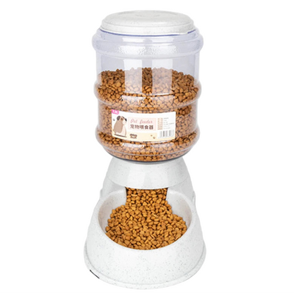 Gamelle distributeur automatique de grande capacité pour l’eau ou les croquettes. Adaptée à tous les petits chiens et les chats. Vendue sur la boutique Mon Petit Chihuahua. Couleur 
blanc