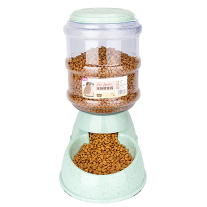 Gamelle distributeur automatique de grande capacité pour l’eau ou les croquettes. Adaptée à tous les petits chiens et les chats. Vendue sur la boutique Mon Petit Chihuahua. Couleur 
verte