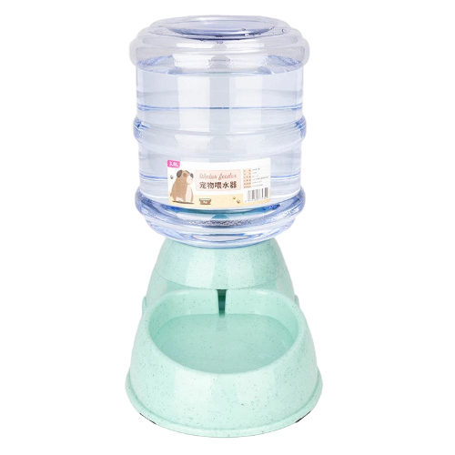 Gamelle distributeur automatique de grande capacité pour l’eau ou les croquettes. Adaptée à tous les petits chiens et les chats. Vendue sur la boutique Mon Petit Chihuahua. Couleur 
verte