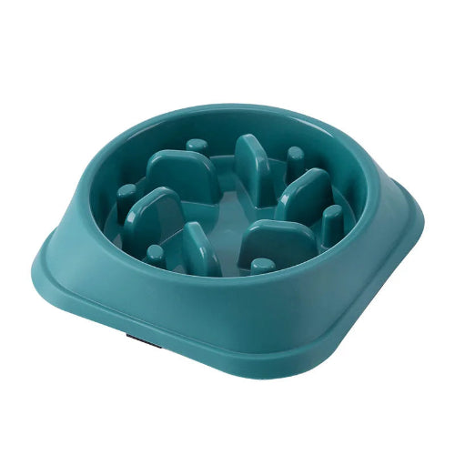 Gamelle anti gloutons ronde en plastique résistant de couleur vert. Adaptée pour les croquettes et l’eau. Convient à tous les petits chiens et les chats. Vendue sur la boutique Mon Petit Chihuahua.
