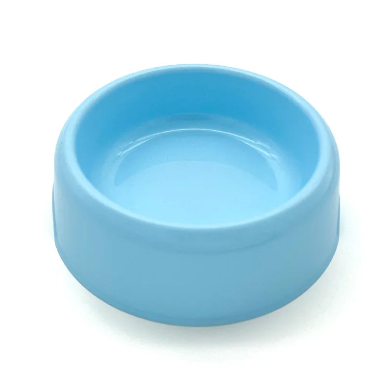Gamelle simple en plastique résistant, couleur bleu. Adaptée aux petits chiens et aux chats. Vendue sur la boutique Mon Petit Chihuahua. 