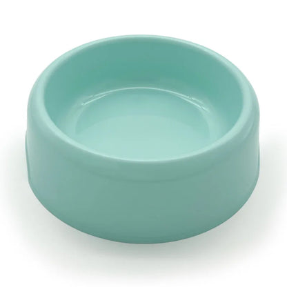 Gamelle simple en plastique résistant, couleur bleu vert. Adaptée aux petits chiens et aux chats. Vendue sur la boutique Mon Petit Chihuahua. 