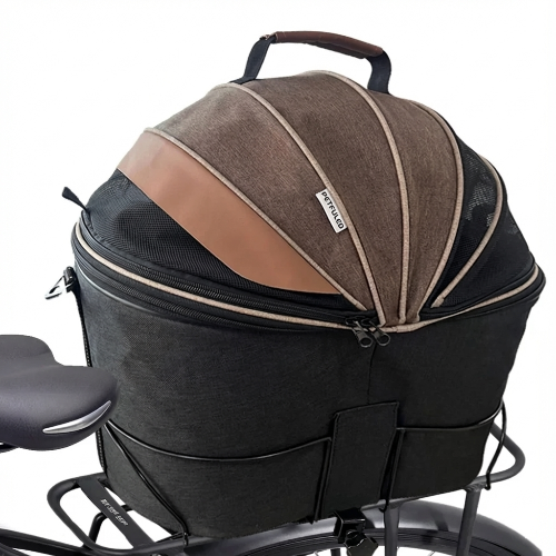 Panier vélo pour petits chiens. Se fixe sur le porte bagages de manière sécurisée. Imperméable, permet de transporter votre chien sur votre vélo. Se porte aussi en bandoulière. Vendu sur la boutique Mon Petit Chihuahua. Convient aussi aux chats.